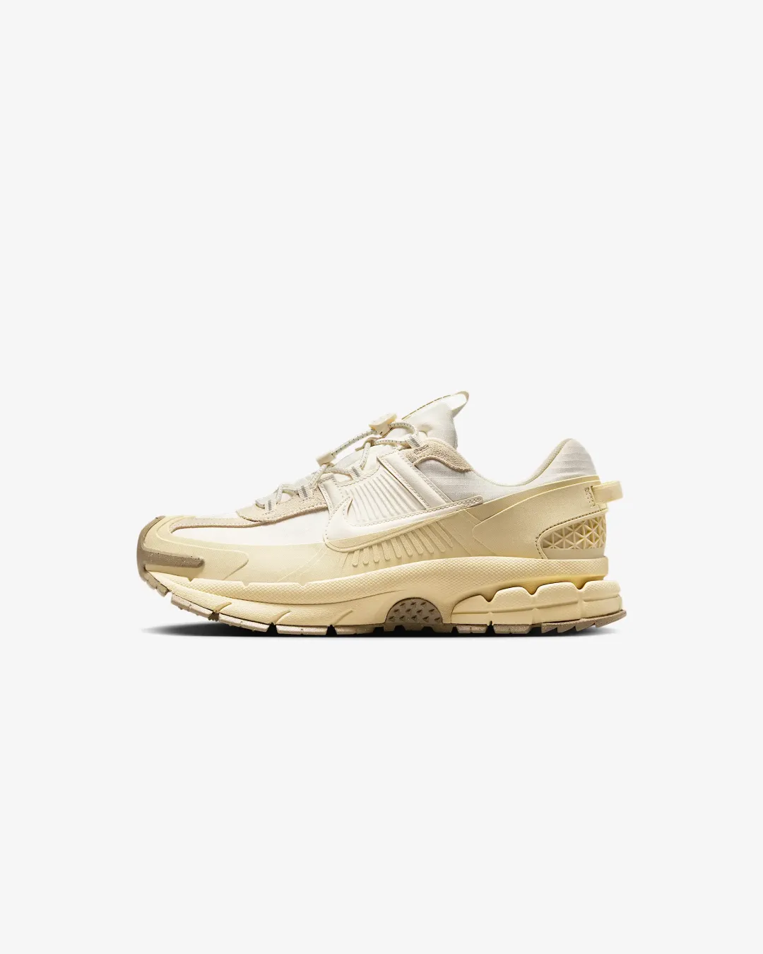 Nike Zoom Vomero Roam "Light Khaki" Sneakers Cushioned Insole Pose Ready
