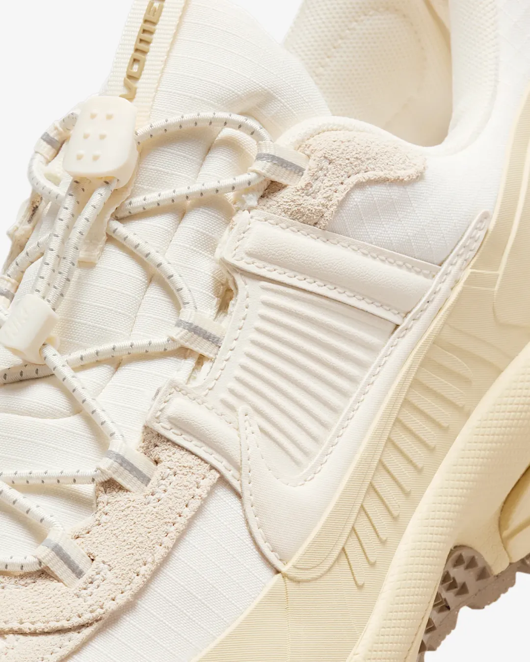 informal shoes Nike Zoom Vomero Roam "Light Khaki" Sneakers
