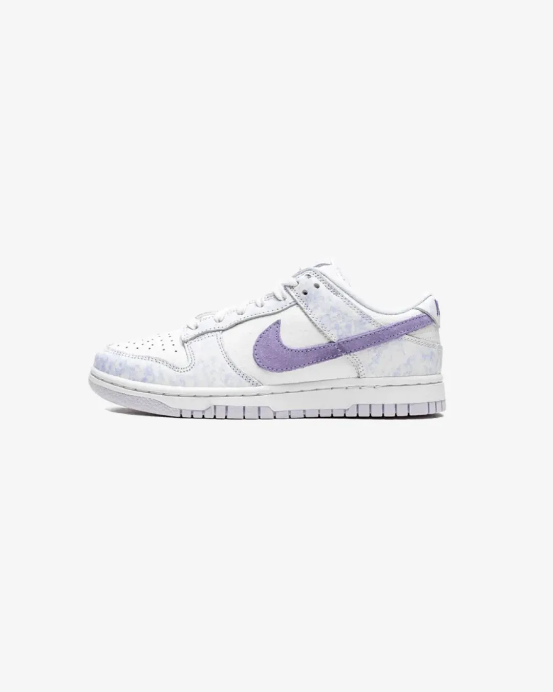 Nike SB Dunk Low ??Purple Pulse?? Sneakers running on an outdoor track shoes high - performance running shoes