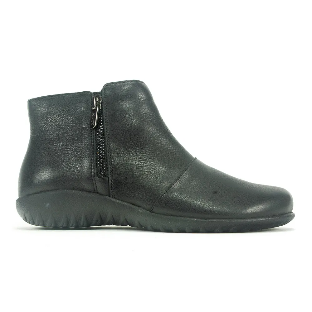Trend-setting silhouette Easy traction Wanaka Ankle Bootie (11186)