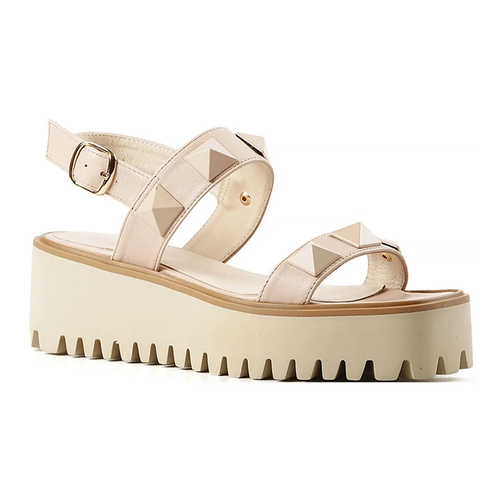 Pyramid Stud Flatform Sandal Smooth Movement