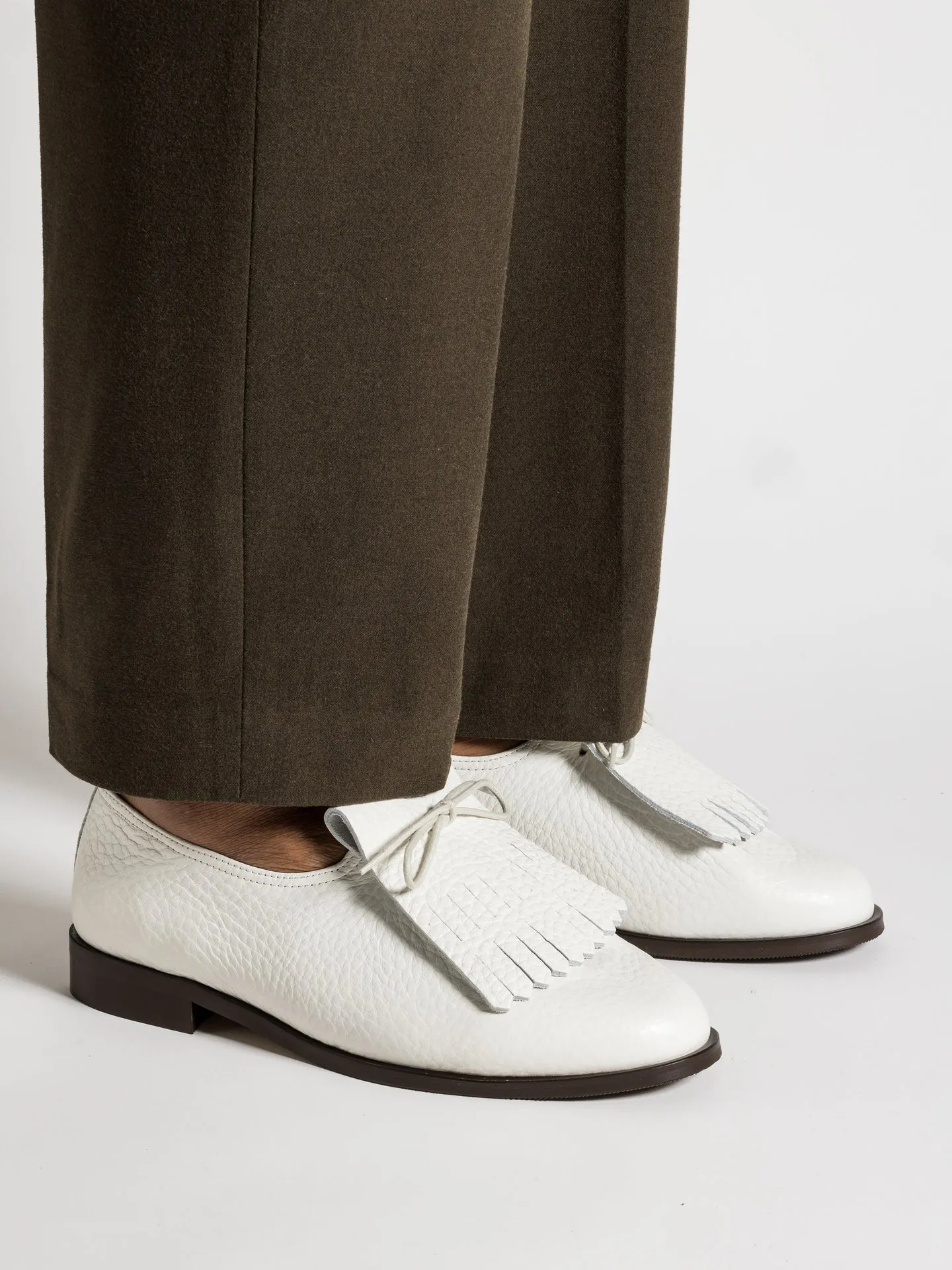 MATT NEW WHITE Travel Walk Stylish Everyday
