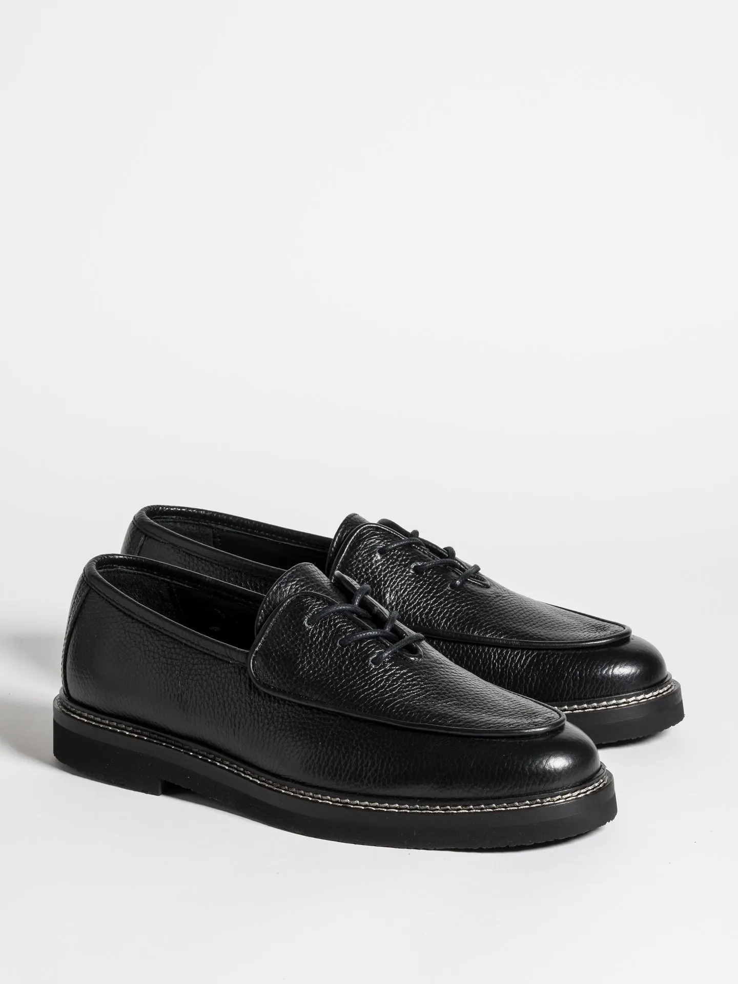 OLIVIER BLACK GRAINED Polished Comfort