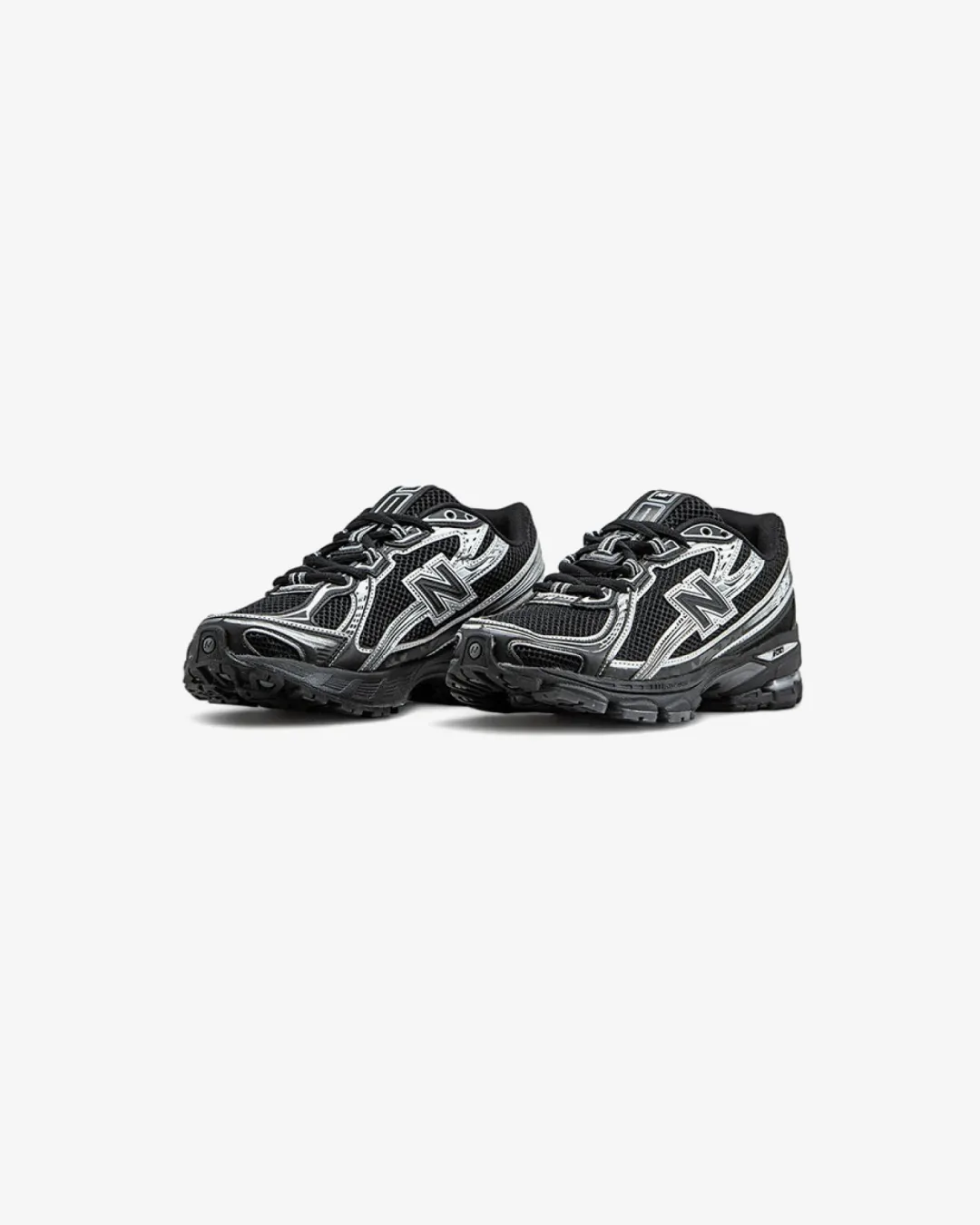 New Balance 740 Retro Black Silver Sneakers Game Edge Flexible Upper