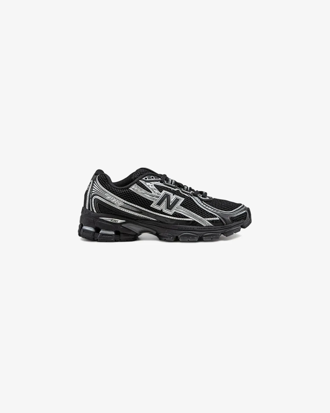 Gloves pre - race jitters New Balance 740 Retro Black Silver Sneakers