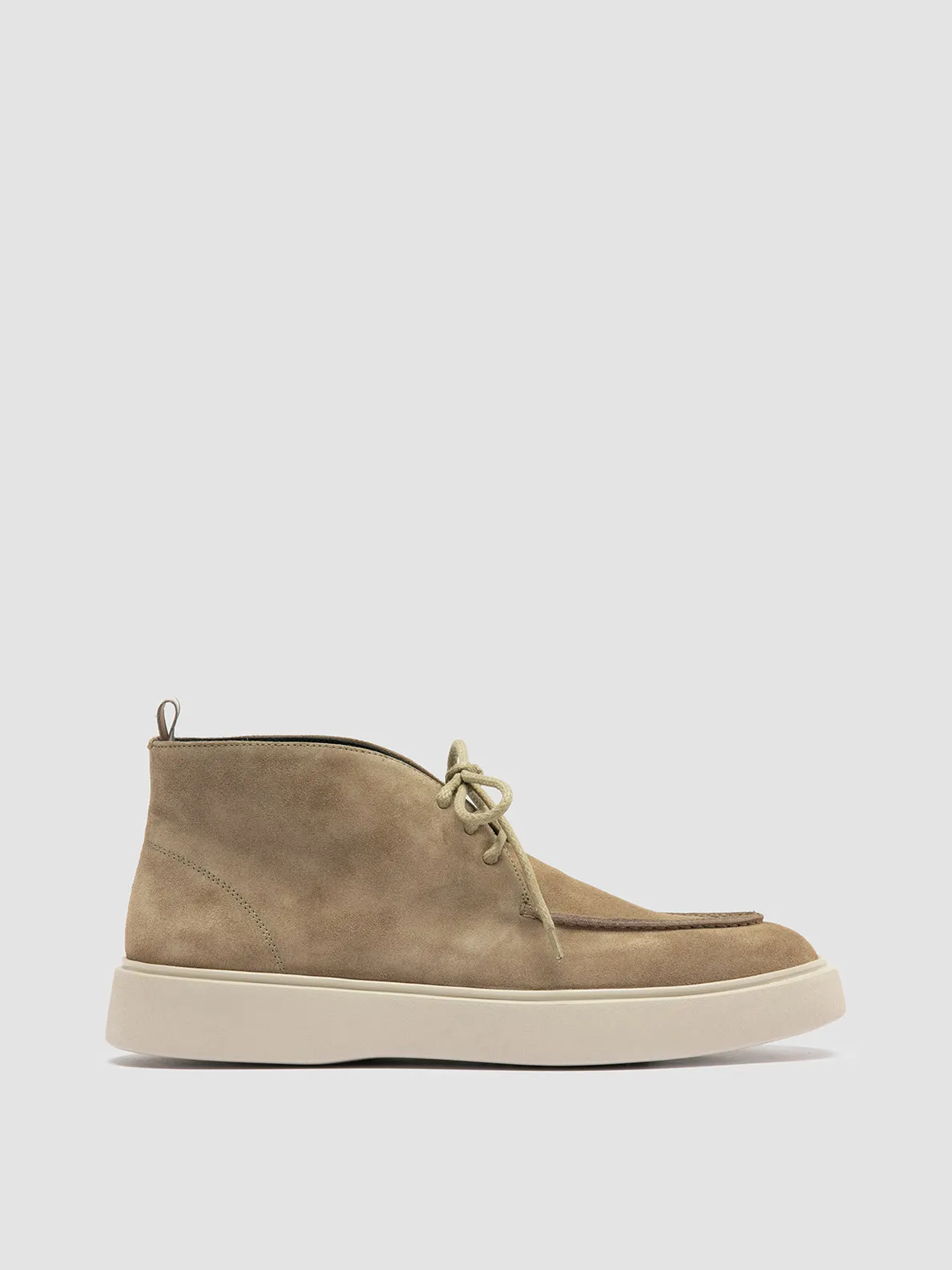 All-weather chic Fashion Forward FRAME 002 - Taupe Suede Chukka Boots