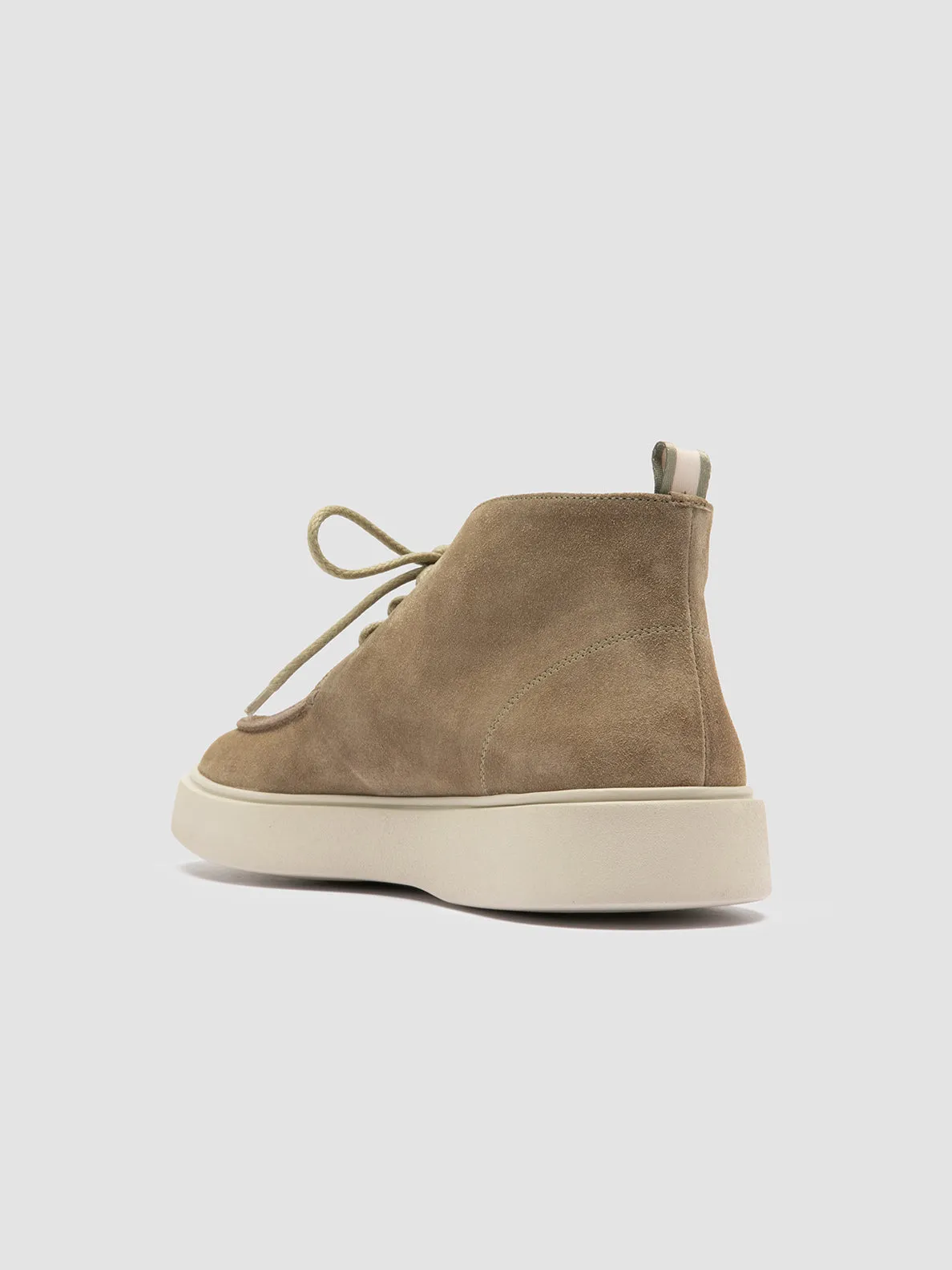 FRAME 002 - Taupe Suede Chukka Boots Glam fit
