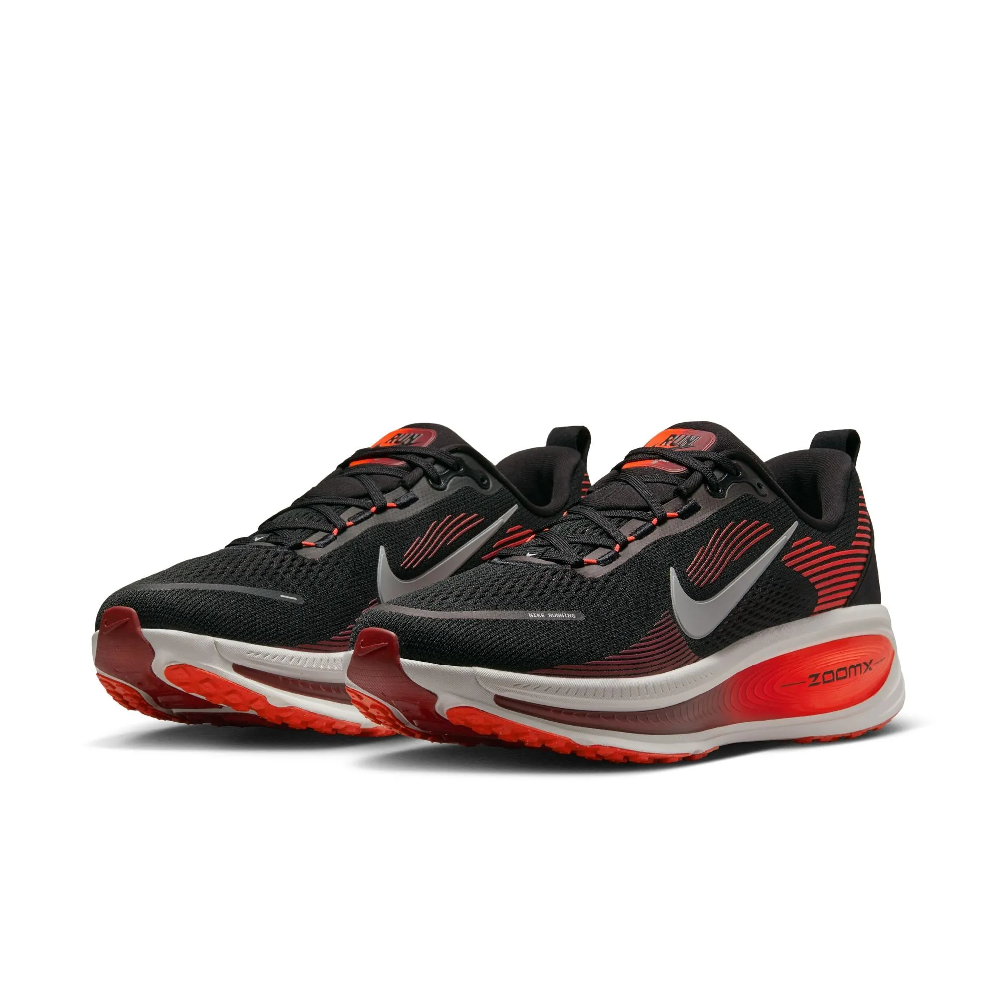 Metallic NIKE VOMERO 18