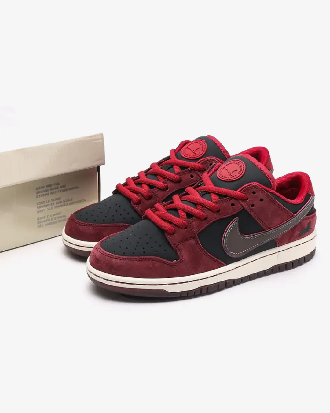 Riot Skate Shop x Nike SB Dunk Low Pro "Mahogany" Sneakers Smart Fit