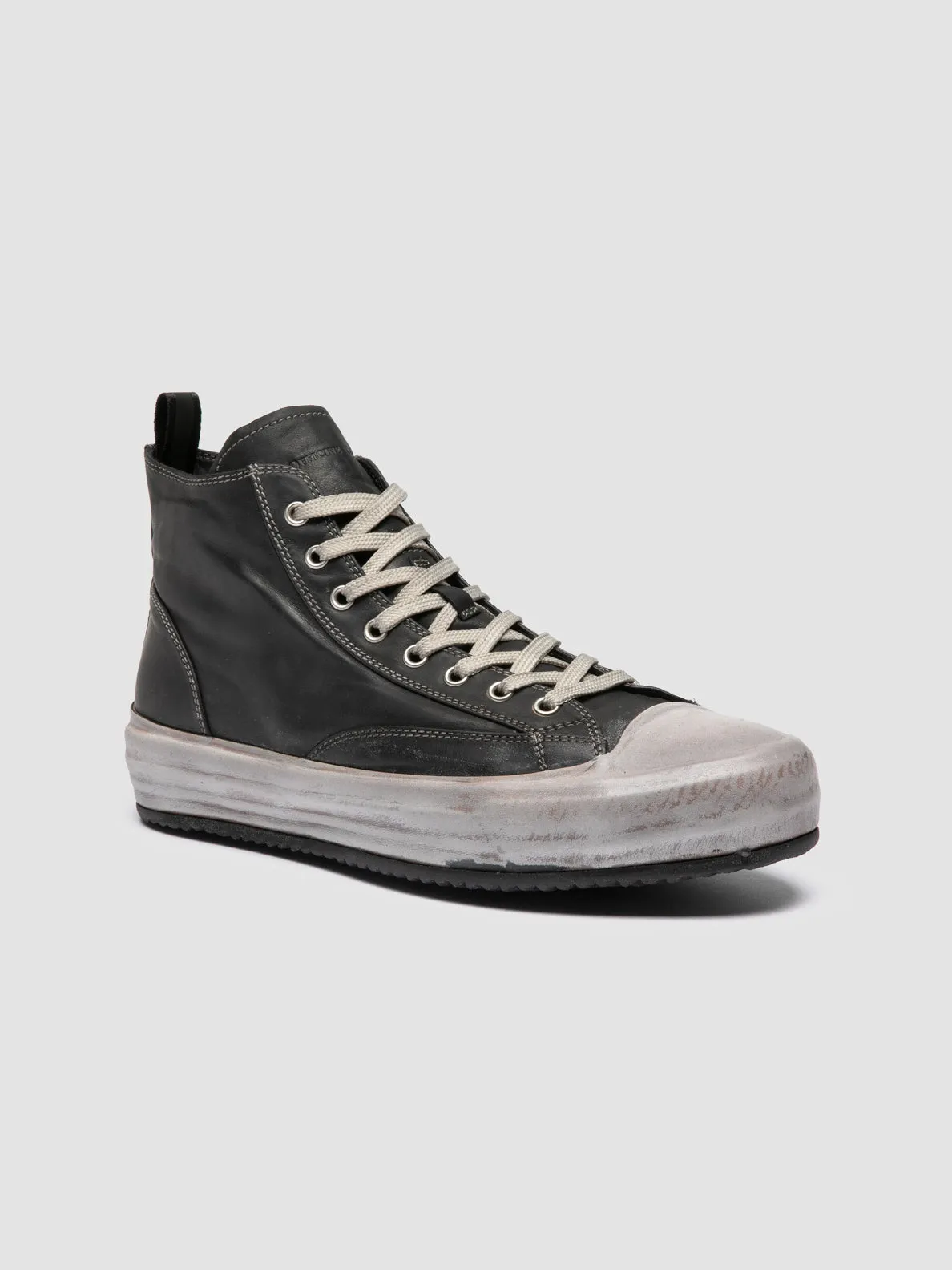 MES DD 002 - Black Leather Sneakers On The Go