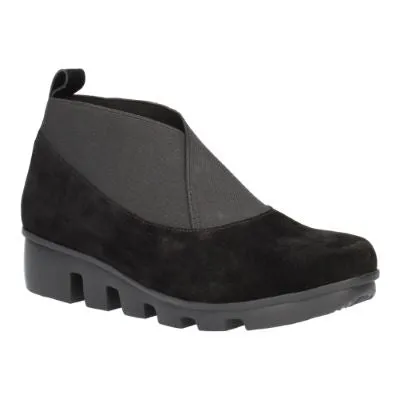 Step Cushion Hashree Leather Round Toe Bootie