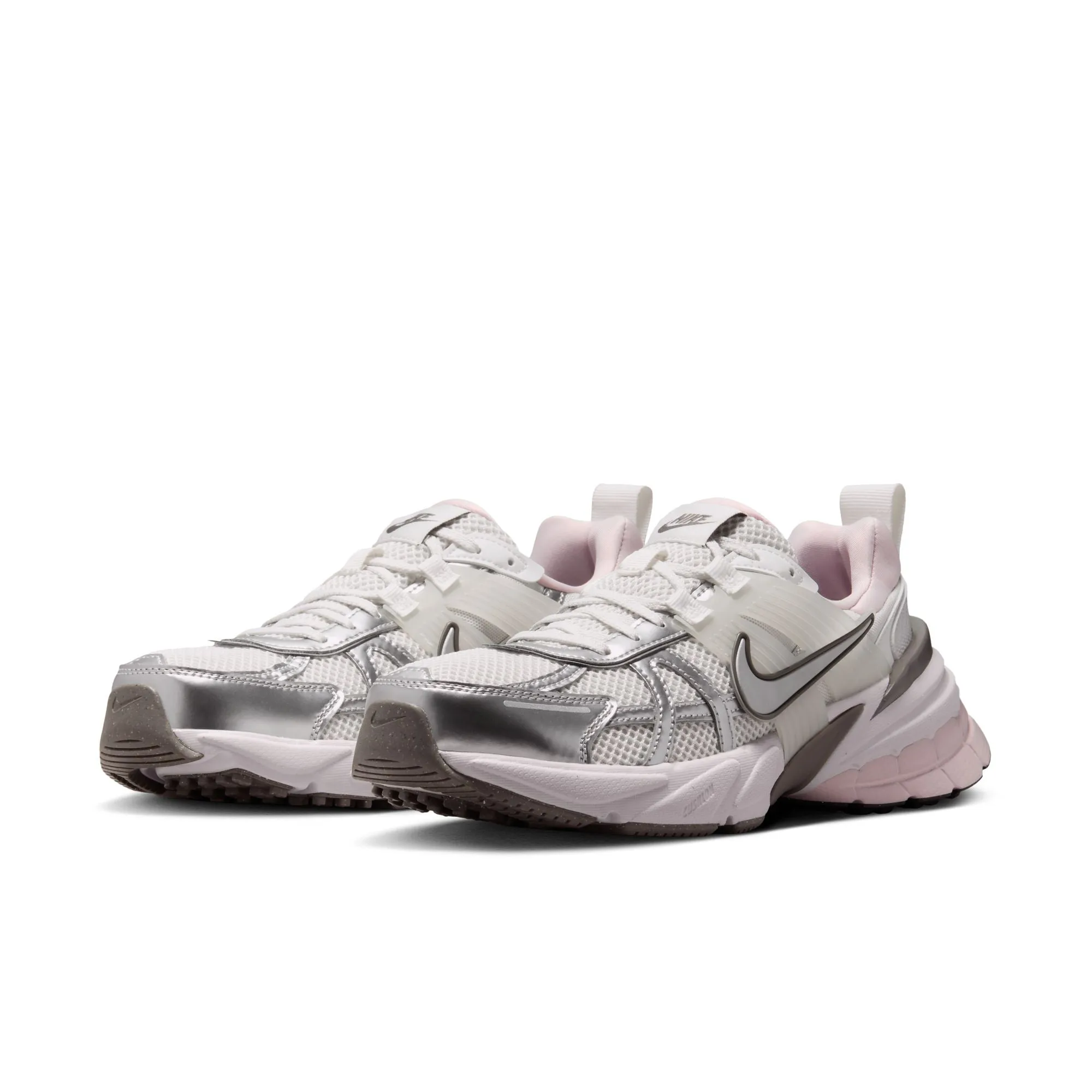 photo shoot W NIKE V2K RUN