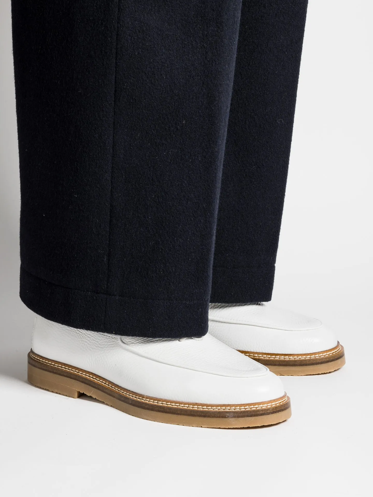 Laid Back OLIVIER WHITE GRAINED