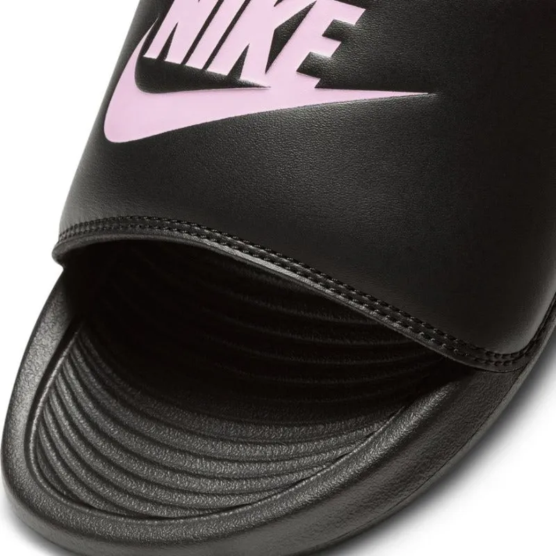 W NIKE VICTORI ONE SLIDE country