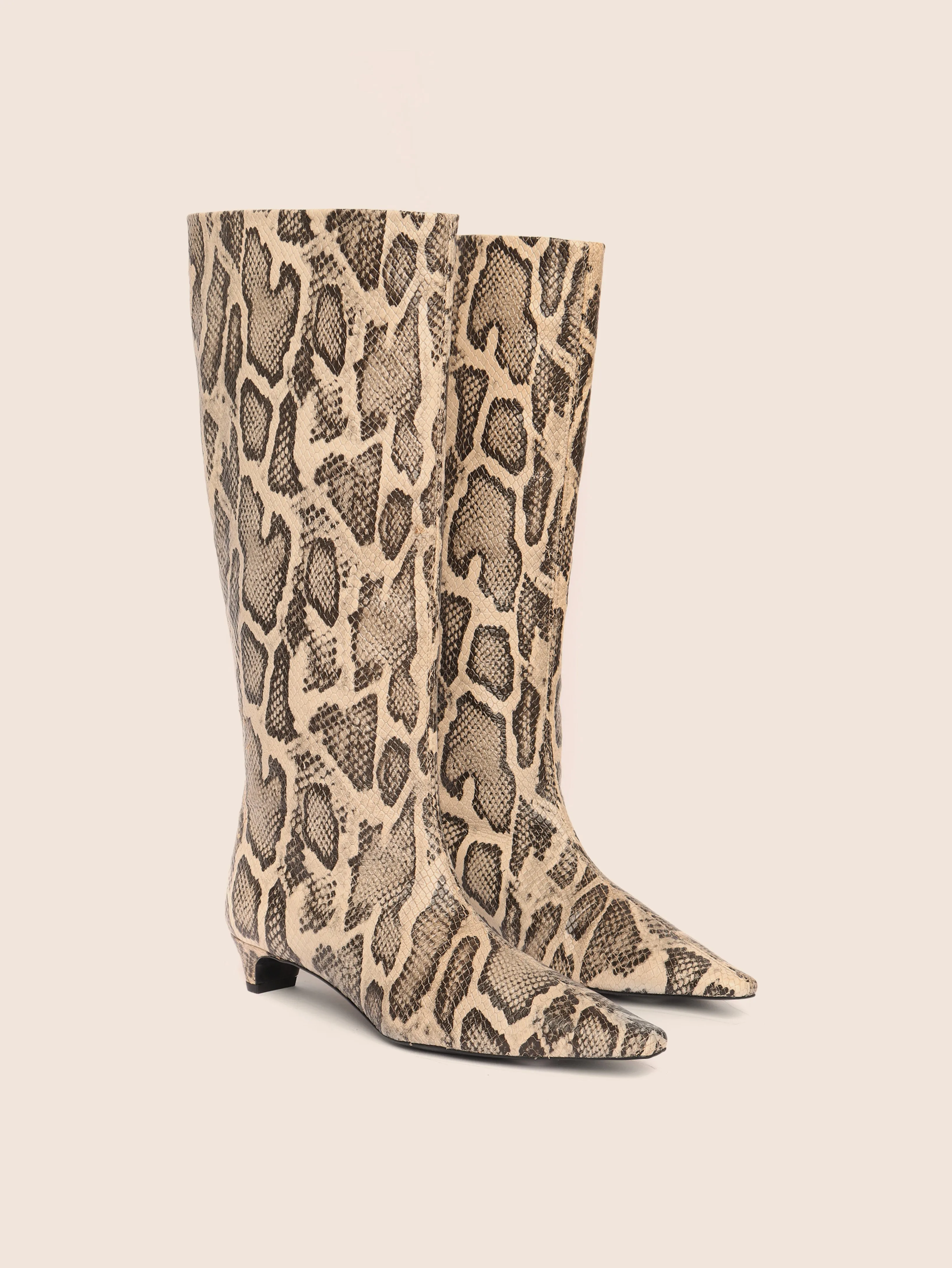 Novelda Snake Boot Trek Ready Minimal Look