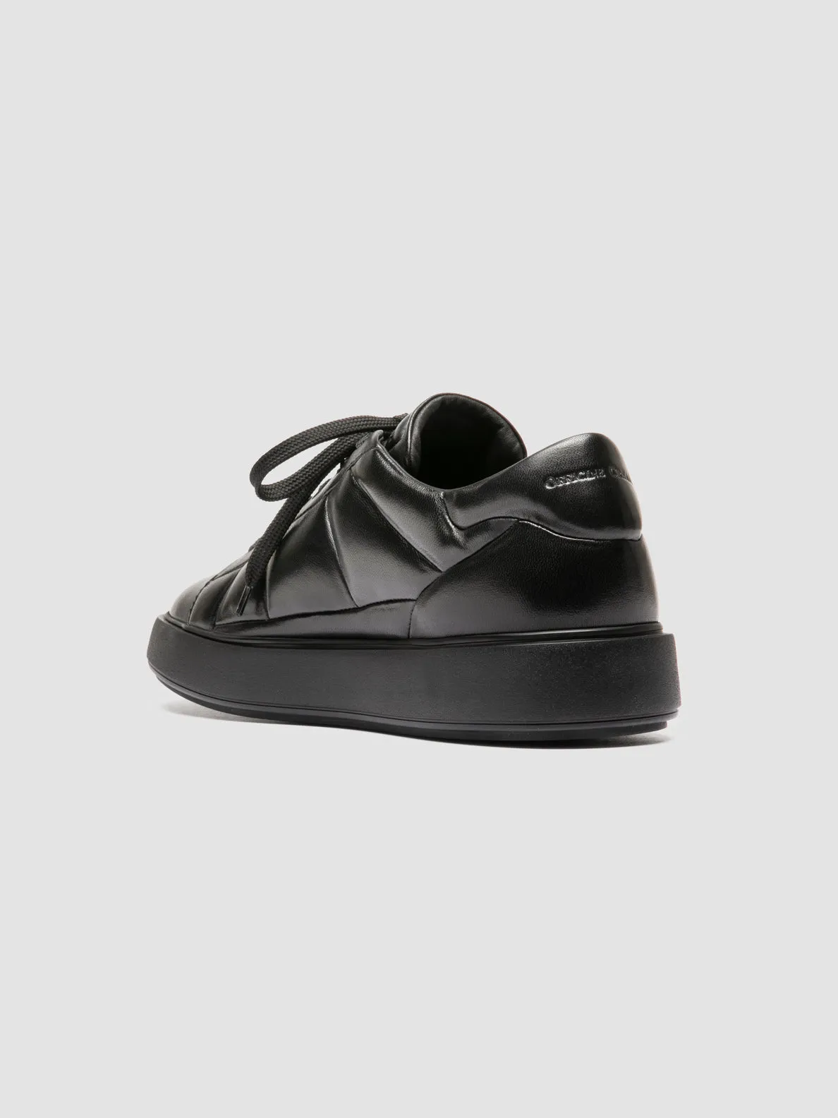 Classic Appeal Day-Long Comfort LEISURE 003 - Black Leather Sneakers