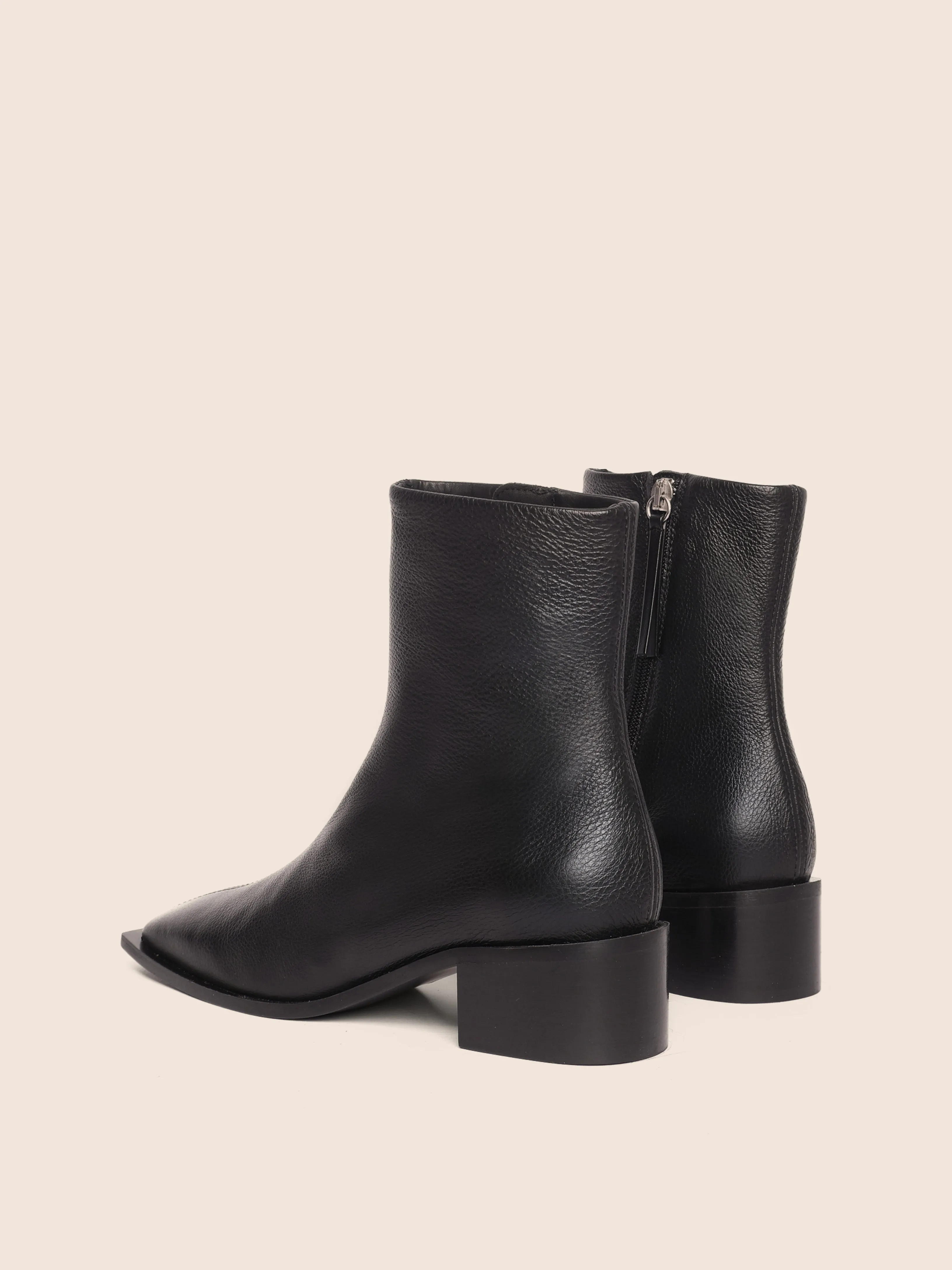 Comfortable buckles Palma Black Boot