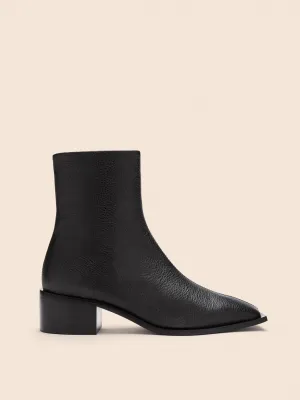 Supportive sole Artist Palma Black Boot