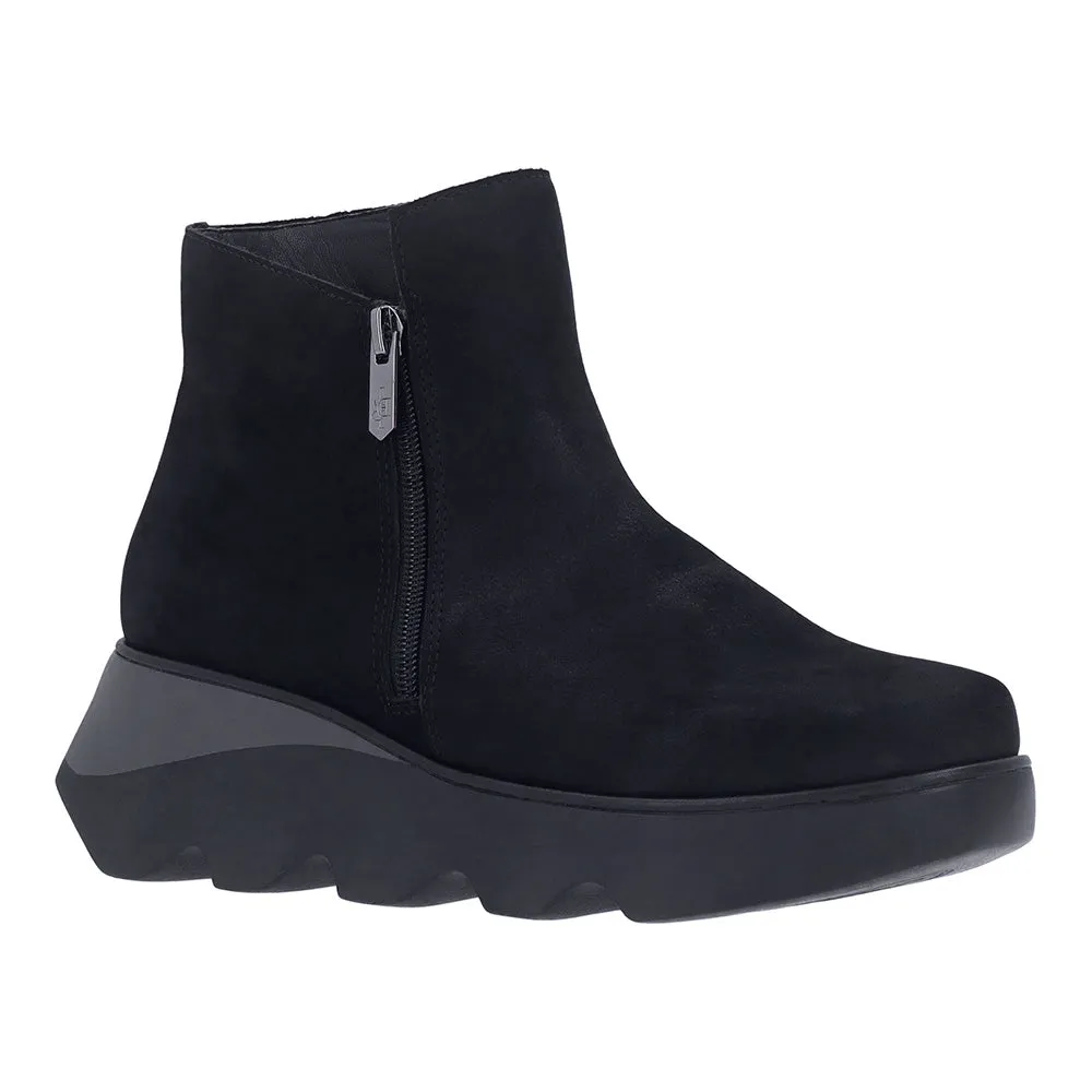 Hally Fashion-Forward Look Casual arch