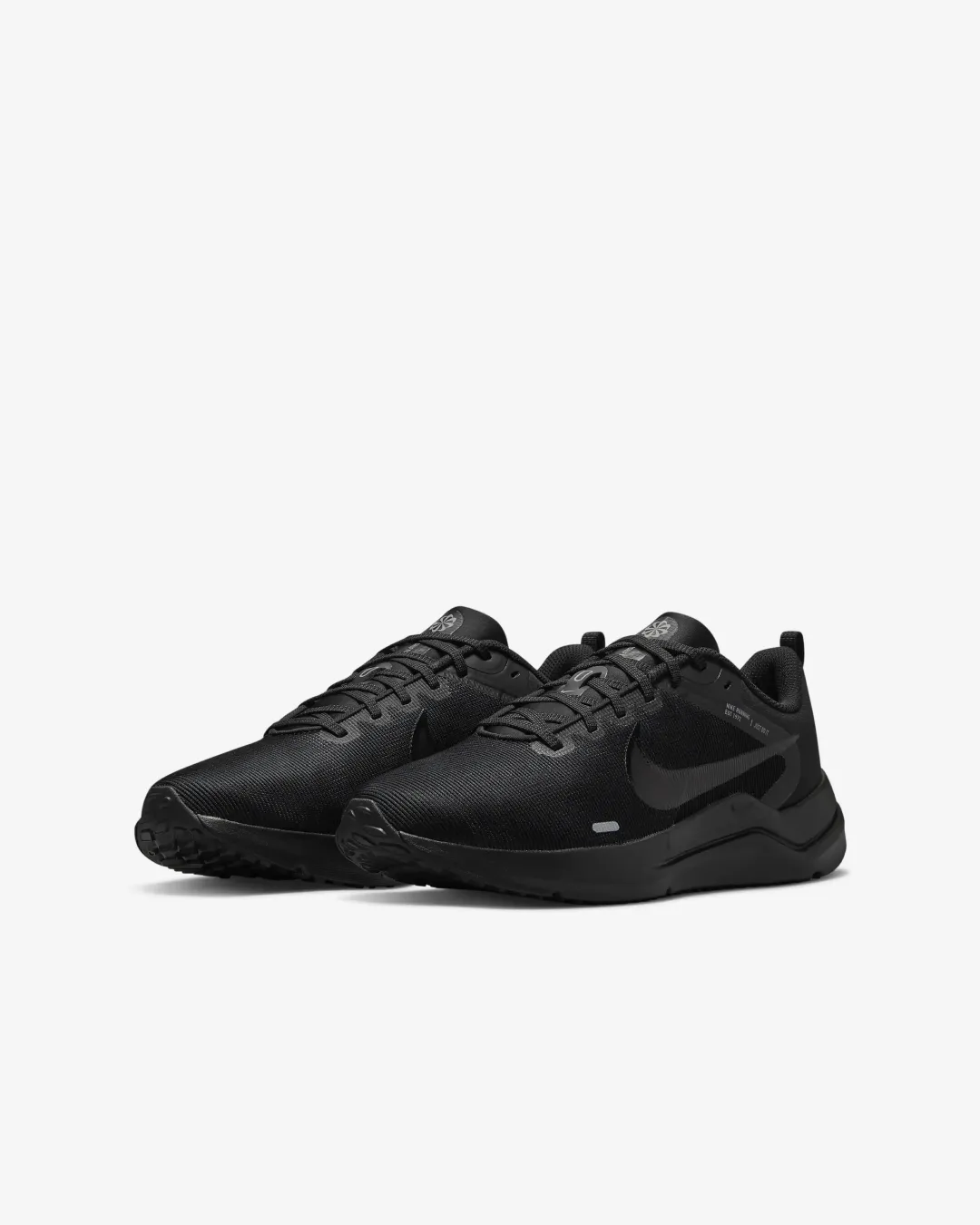Nike Downshifter 12 Men's Road Running Shoes Heel Support running in an estuary area shoes