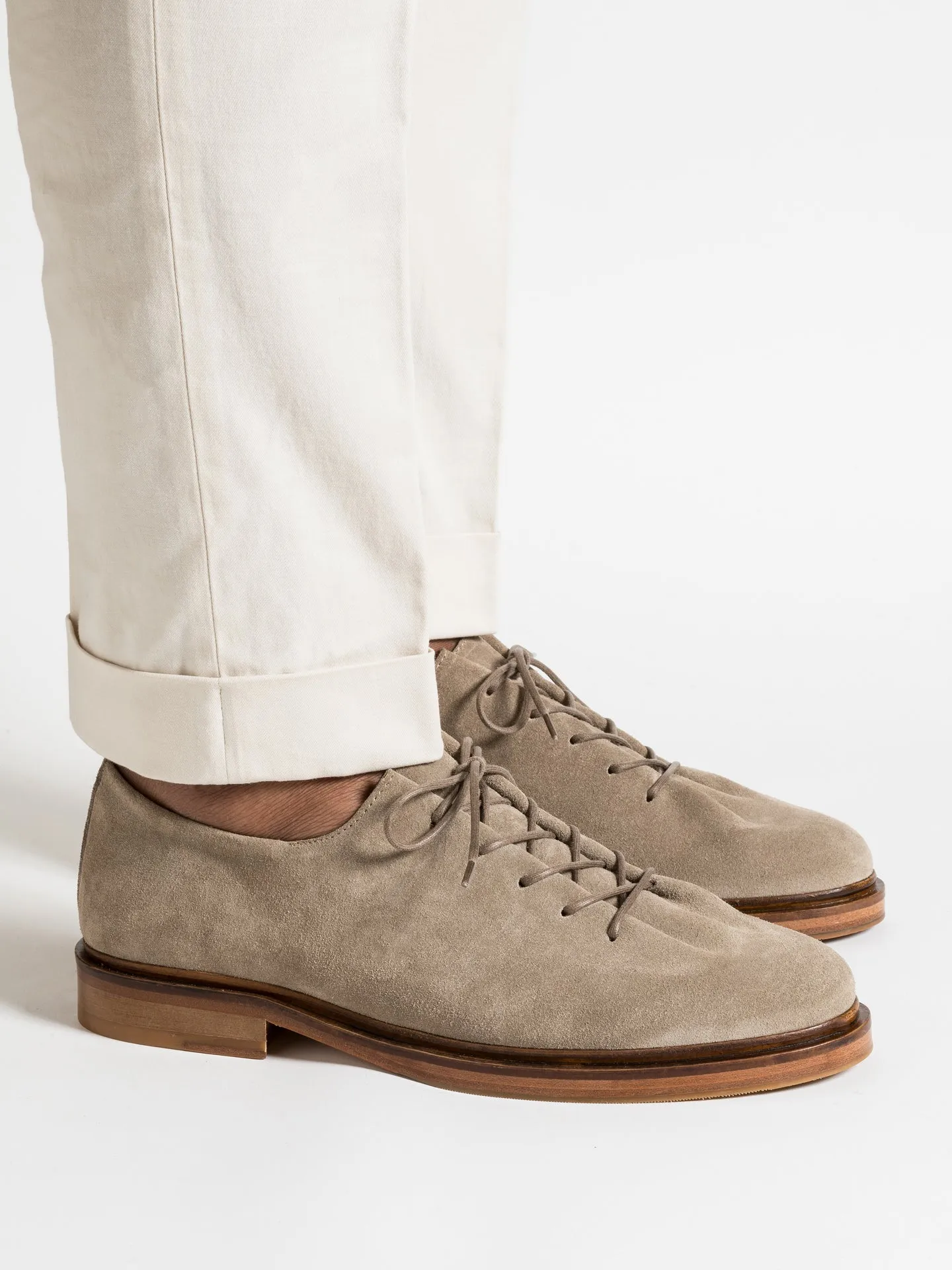 EDOUARD BEIGE SUEDE Minimal Detail