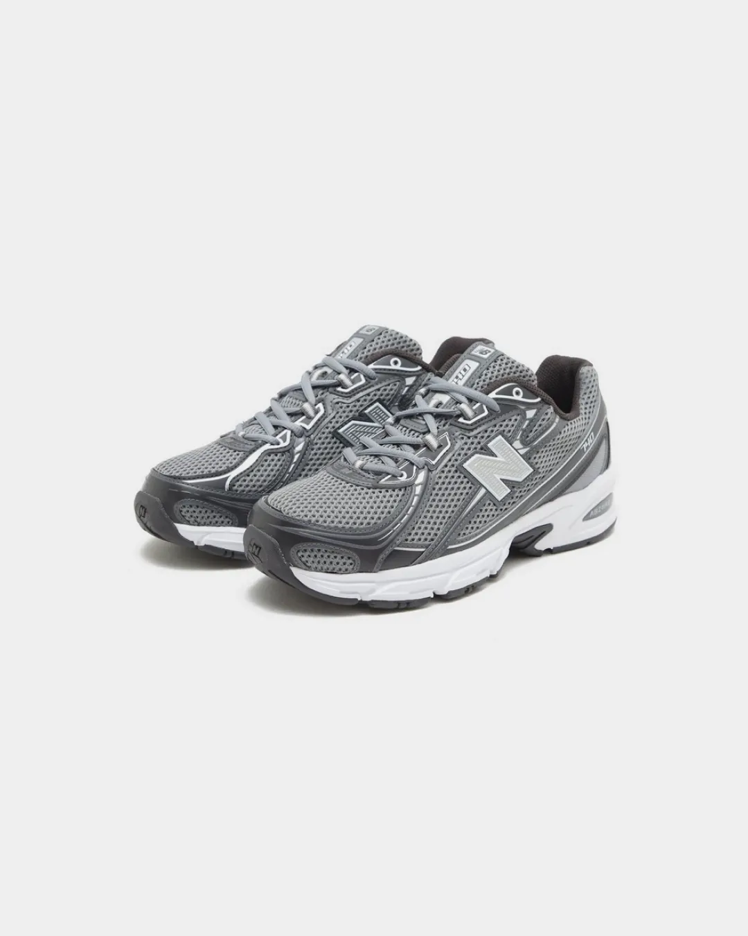 New Balance 740 in Dark Grey and Silver Office Smart Light Run