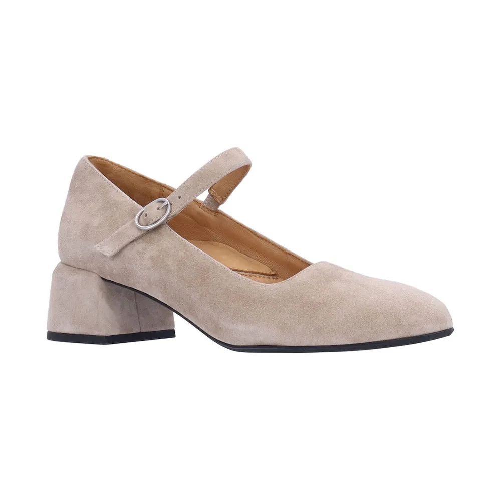Street Style Flattering wear Katriel