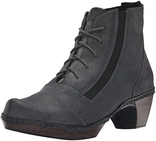 Motion Vibe Travel Essential Avila Lace Up Boot