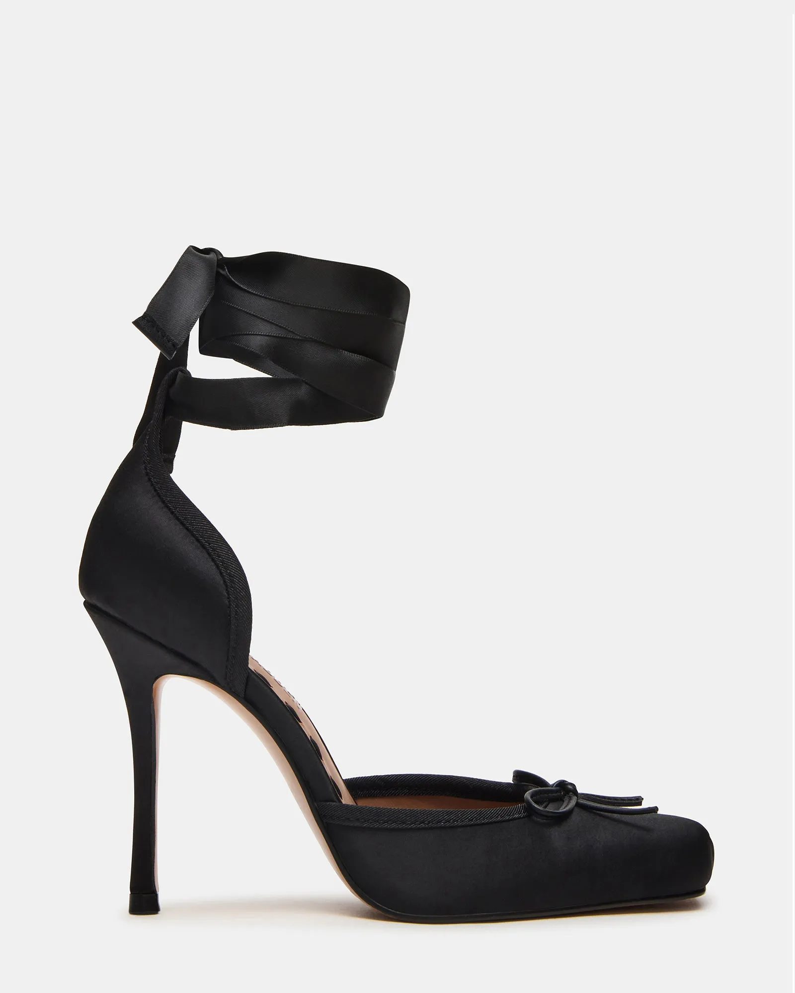Chic Pumps LARINA BLACK SATIN