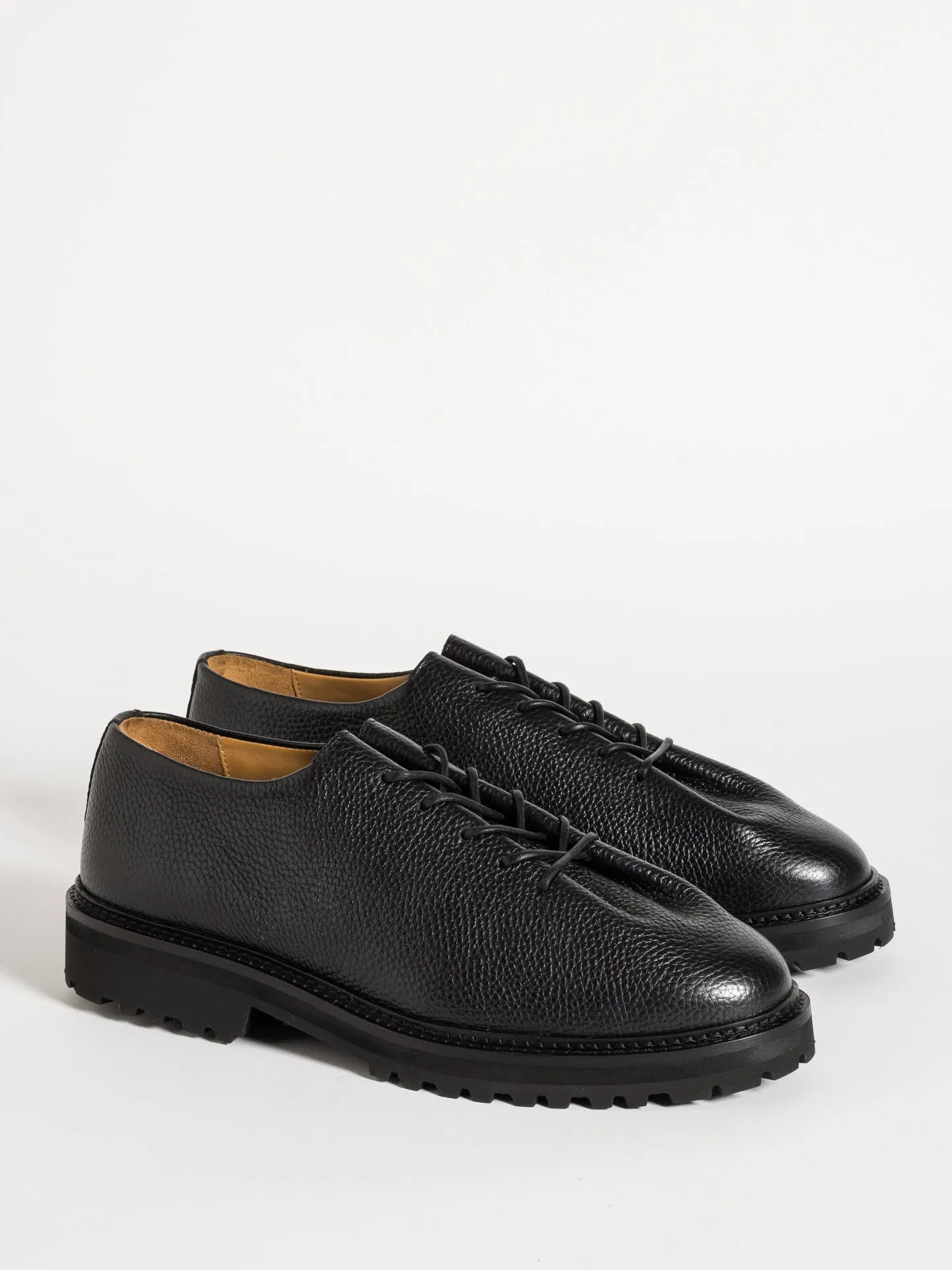 EDOUARD LUG GRAINED BLACK Classic Profile