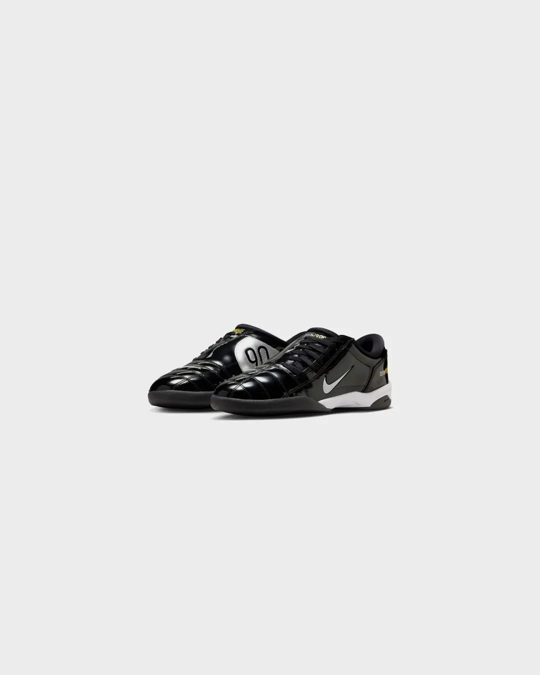 Everywhere Fit Retro Mood Nike Total 90 III  Black Sneakers