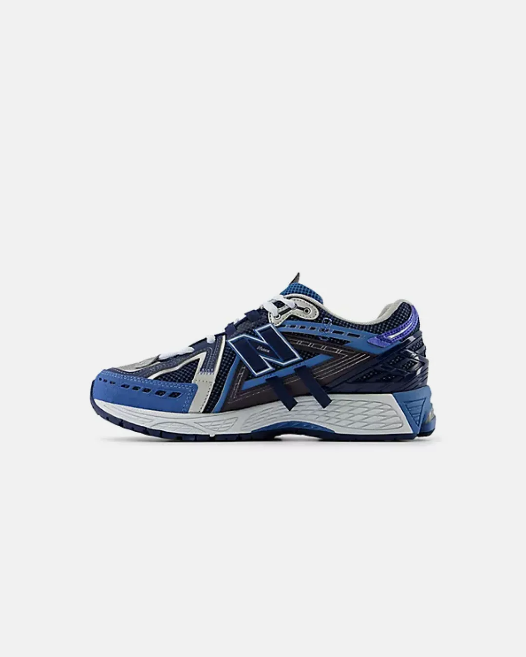 New Balance 1906A ??Tech Explosion ?C Sea Stone / NB Navy / Vintage Indigo?? running in a temperate area