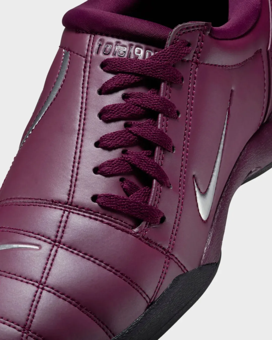 running in a lake area shoes Nike Total90 III SP Bordeaux