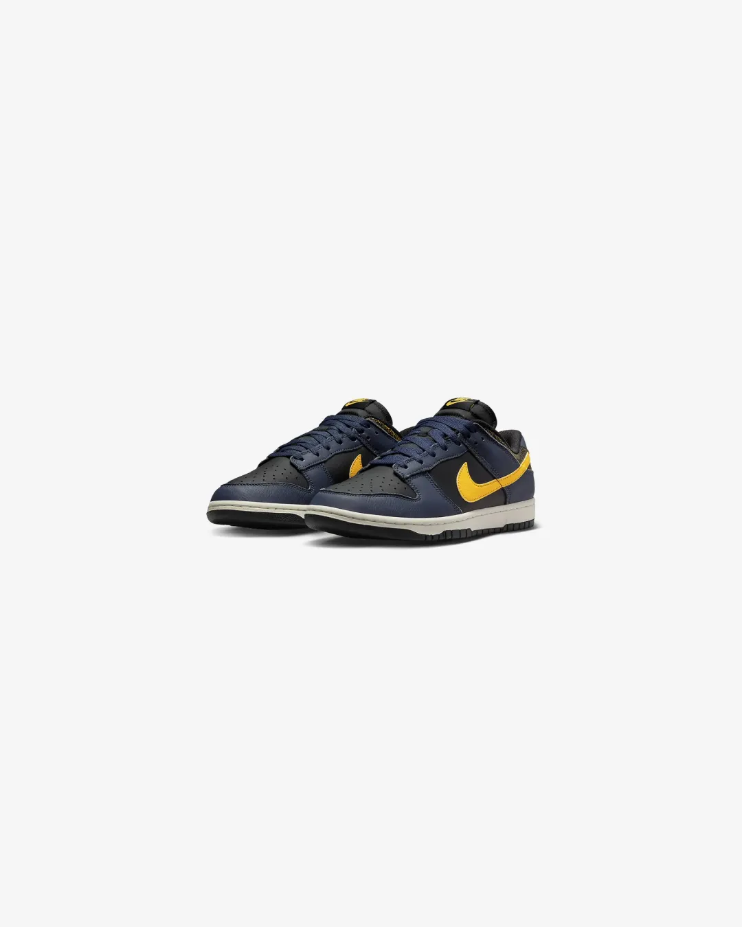 Nike SB Dunk Low Pro Vintage Michigan Sneakers design