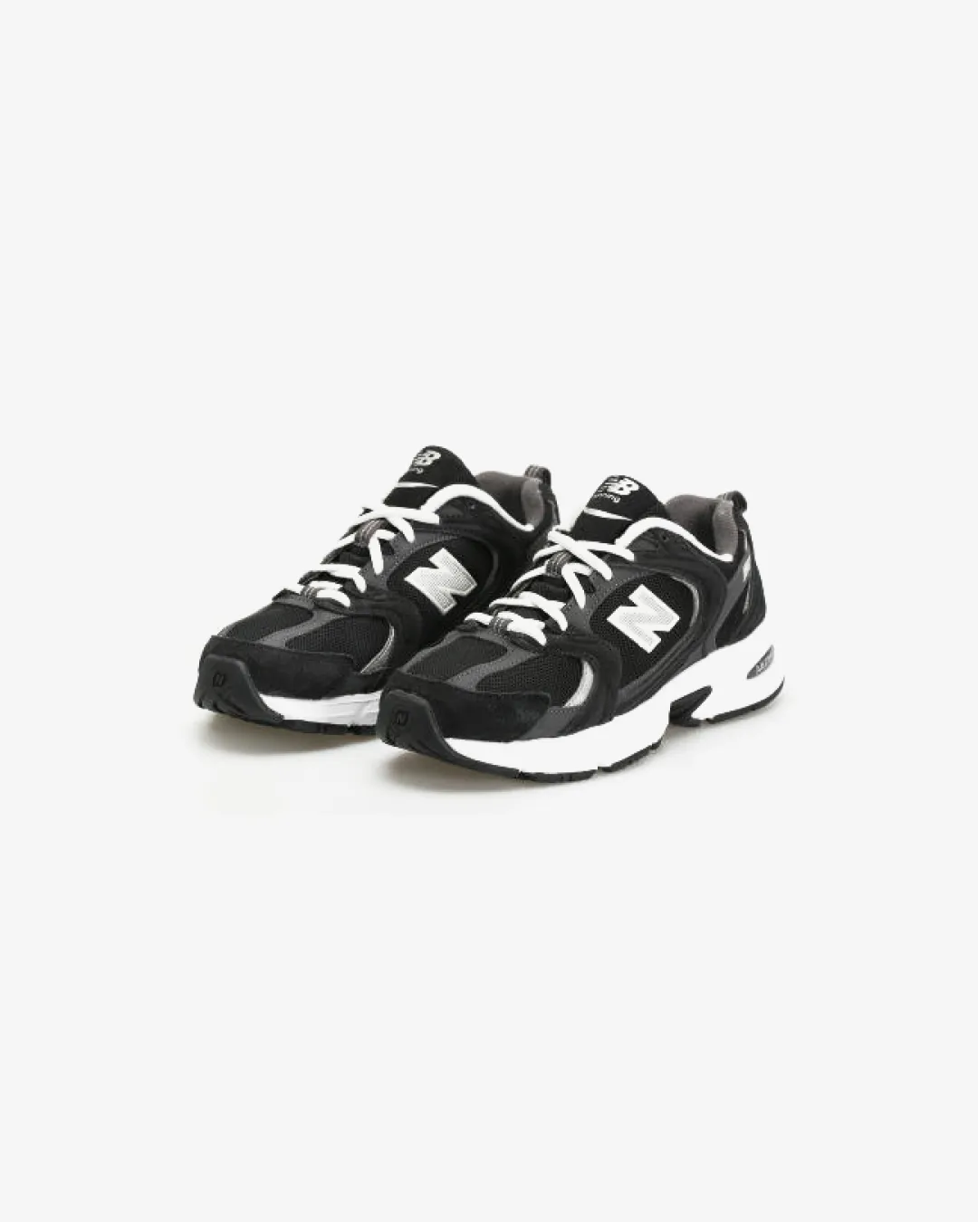 running in an urban area shoes New Balance 530 Black White Sneakers