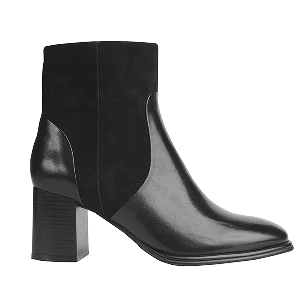 Hilary-01 Bold Statement