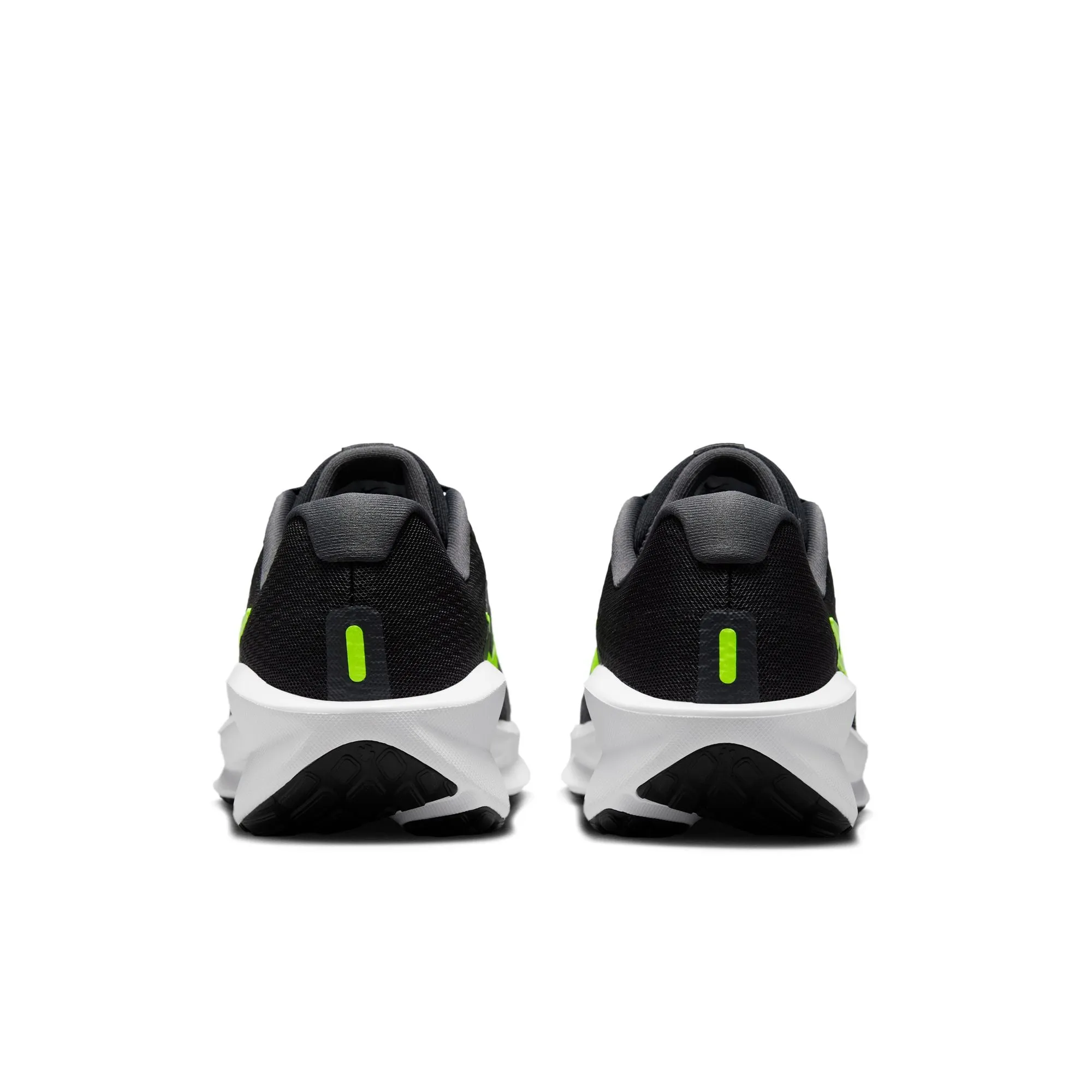 Dynamic silhouette NIKE DOWNSHIFTER 13