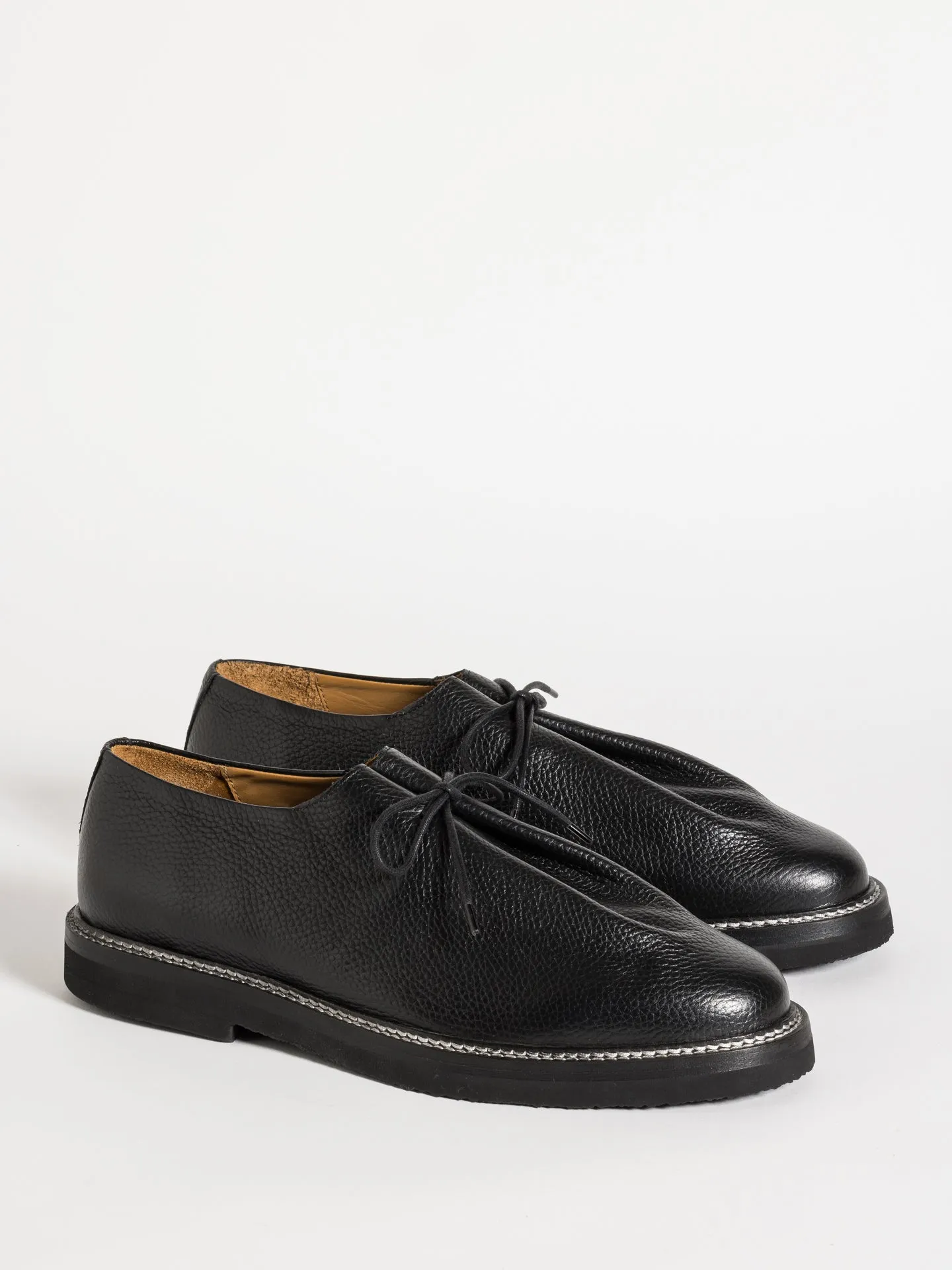 Understated Charm RAY BLACK GRAINED