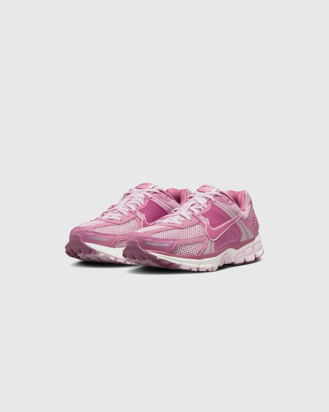 Outdoor Running men's athletic footwear NIKE VOMERO 5 ELEMENTAL PINK