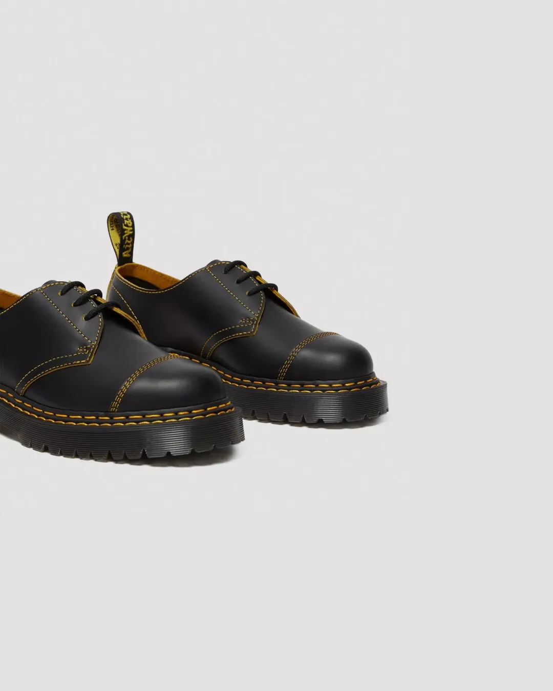 running for team goals supination - control Dr. Martens 1461 Bex Double Stitch Shoe