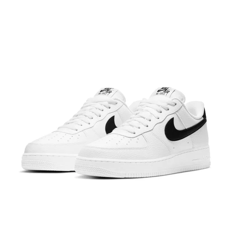 men - specific features Timeless Design NIKE AIR FORCE 1 '07