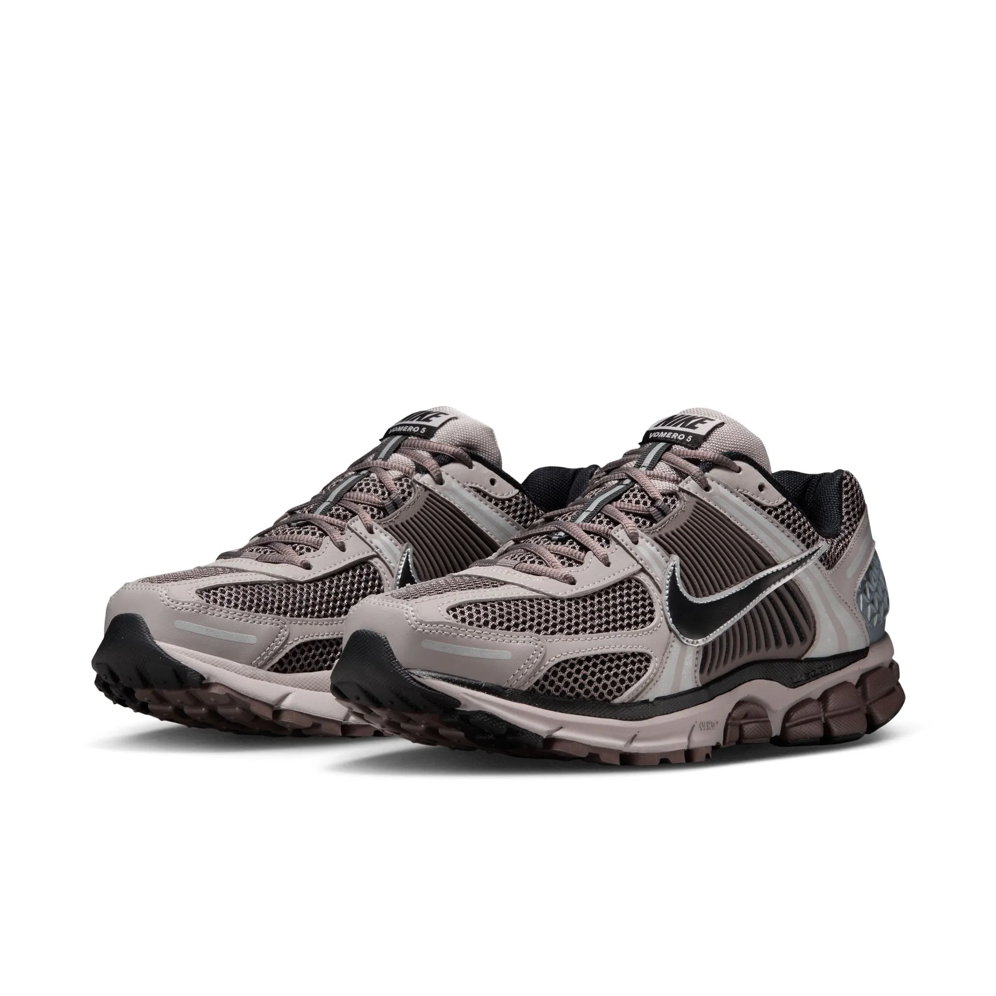 NIKE ZOOM VOMERO 5 Casual Ease