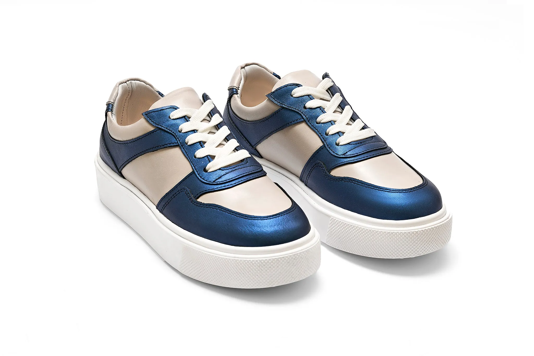 Visionary Sneakers Average