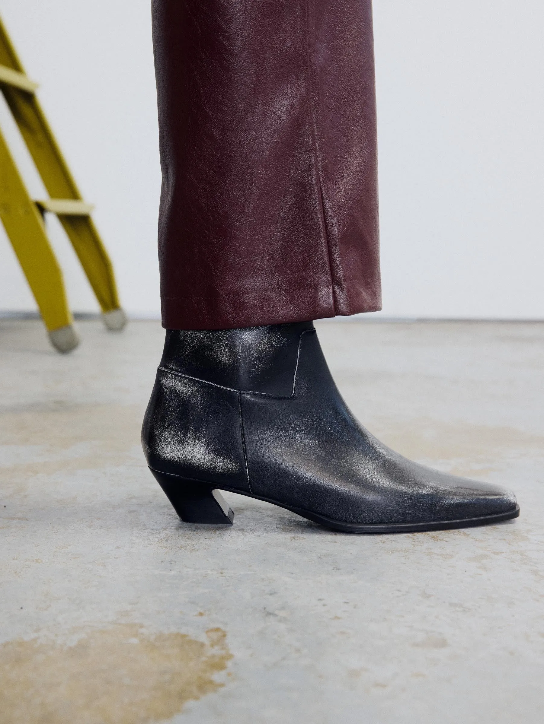 Elastic Cuff Lucena Black Boot