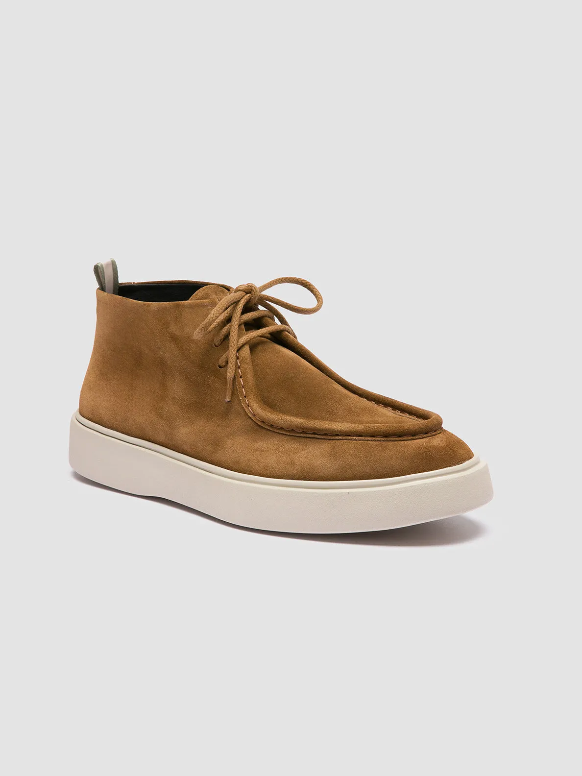 FRAME 012 - Brown Suede Chukka Boots Basic Style