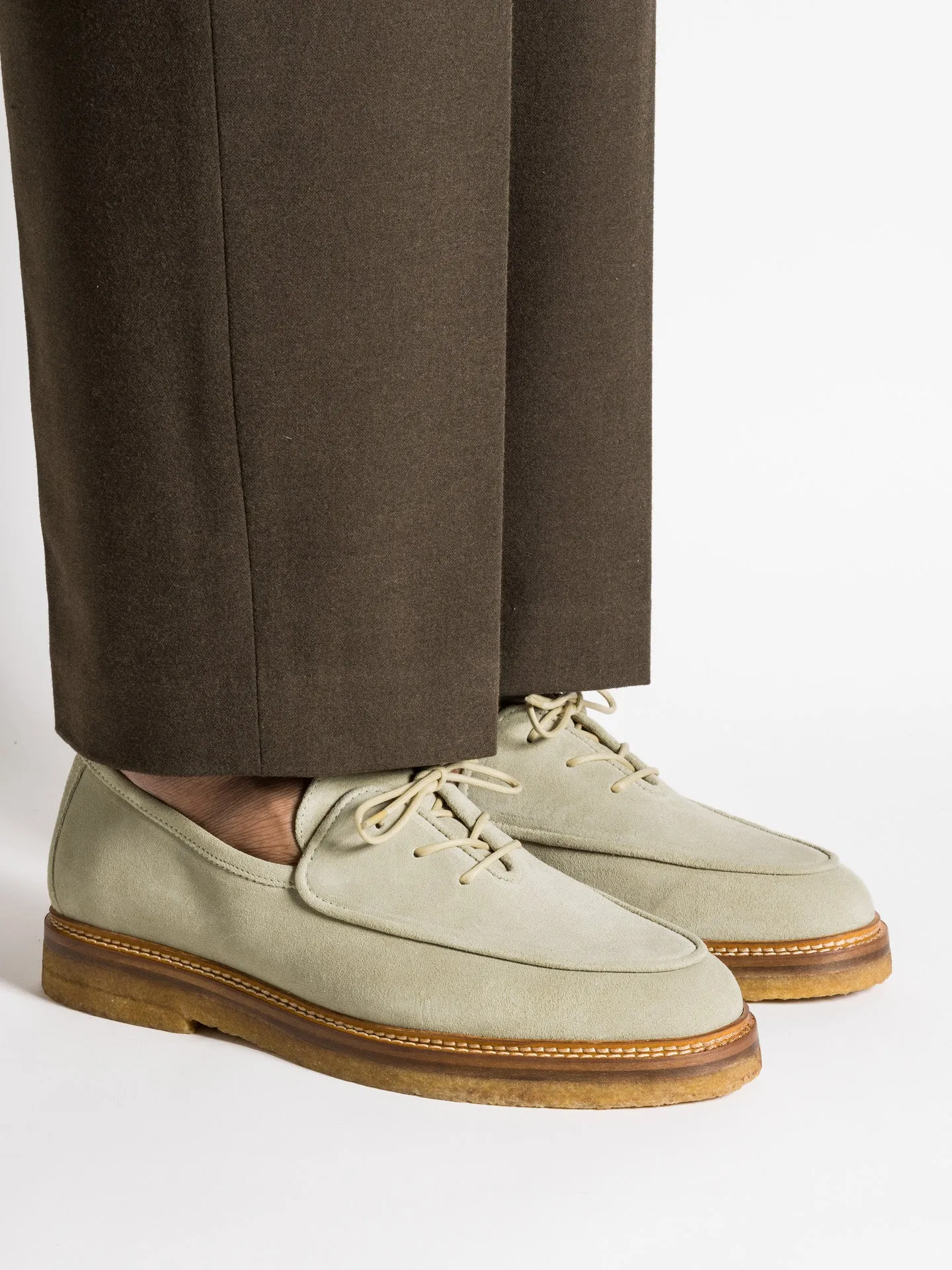 Elegant Everyday Style Sharp Silhouette OLIVIER LATTE SUEDE