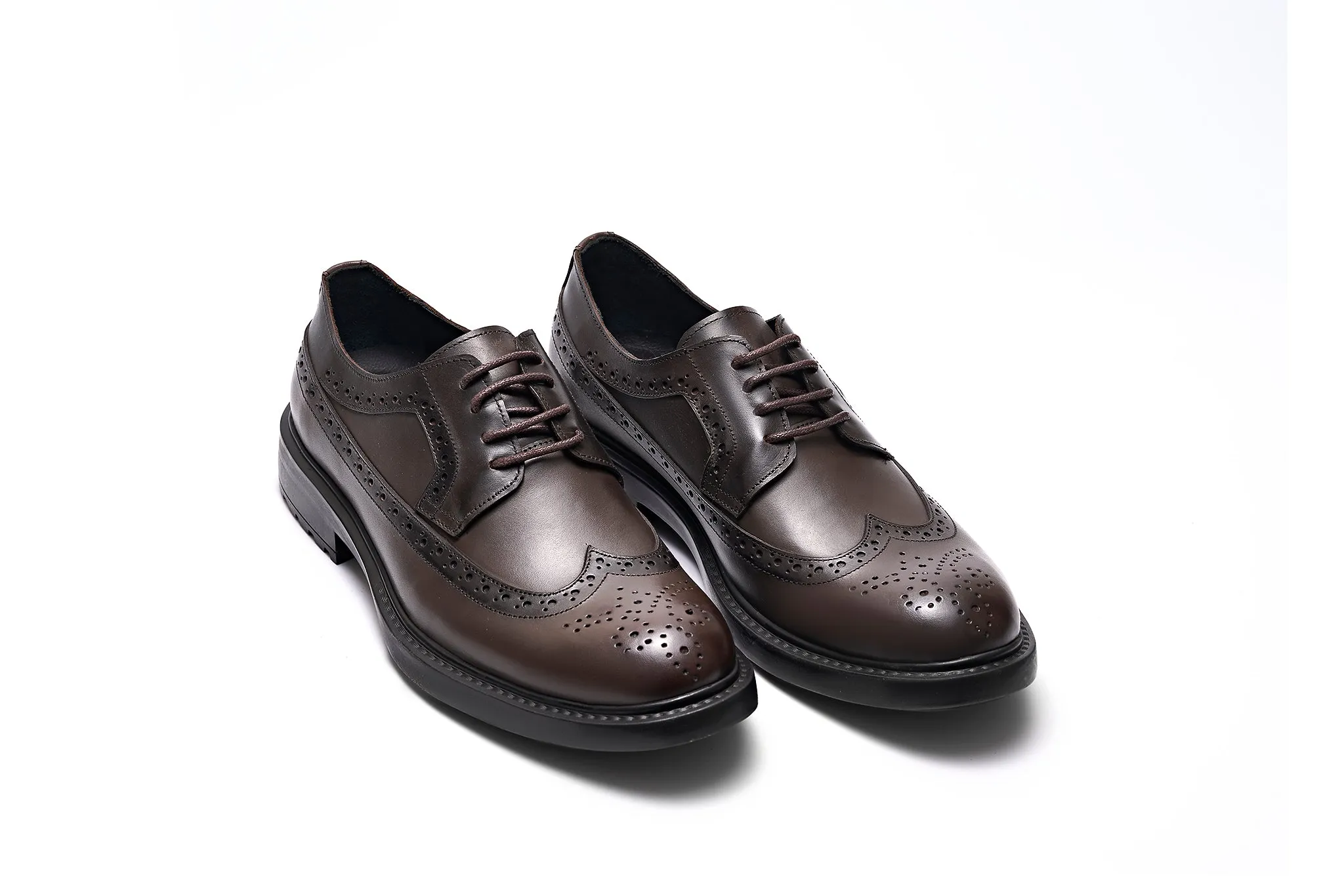 Tam's New Classic Brogue easy - to - store shoe advantage