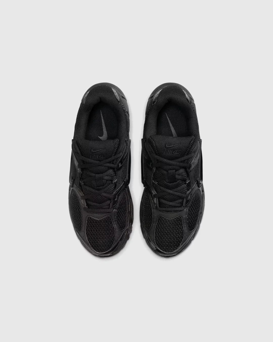 Insoles running in a field shoes Nike V5 Run Runtekk Triple Black Sneakers