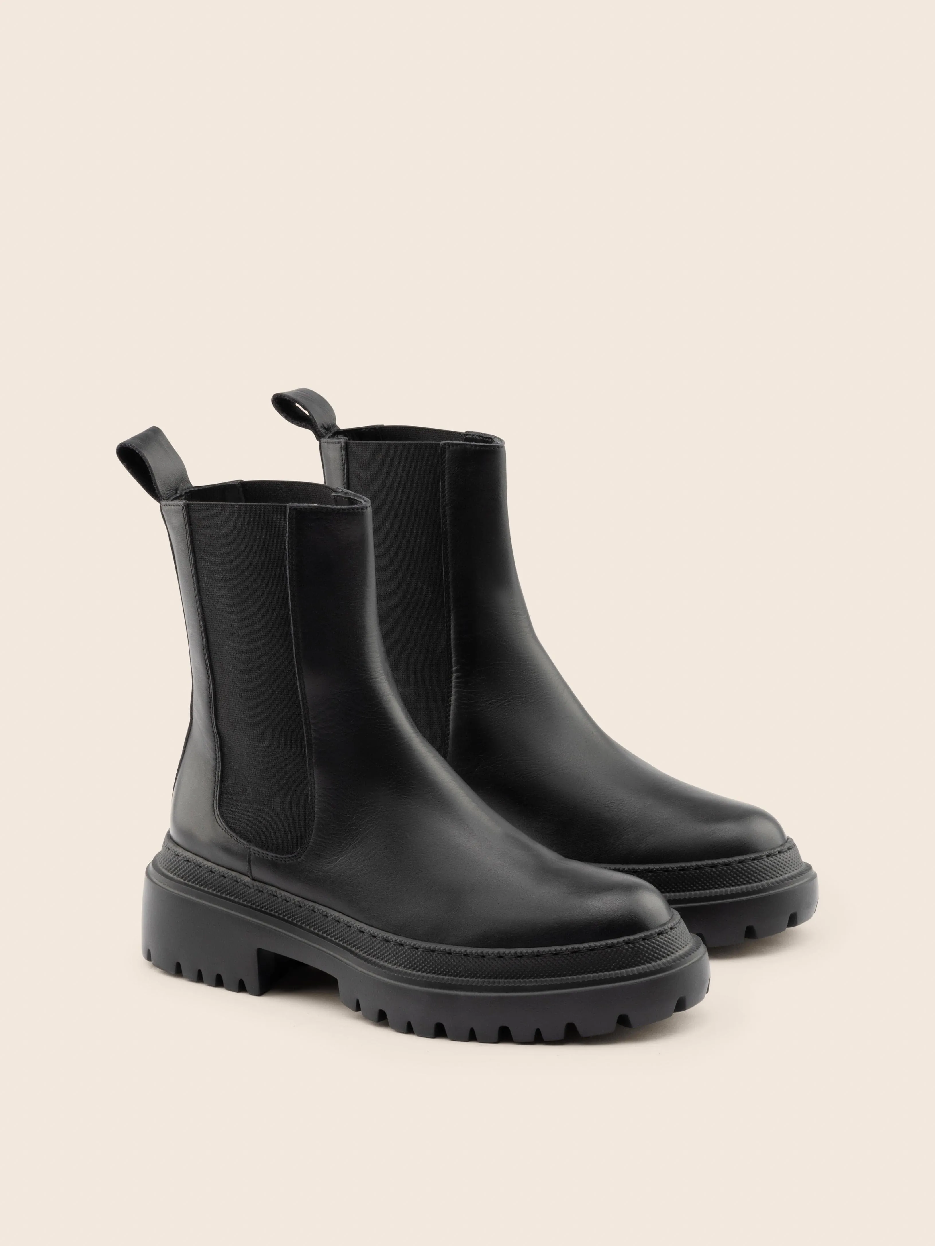 Rugged Terrain Padded collar Corticella Black Leather Unlined Boot