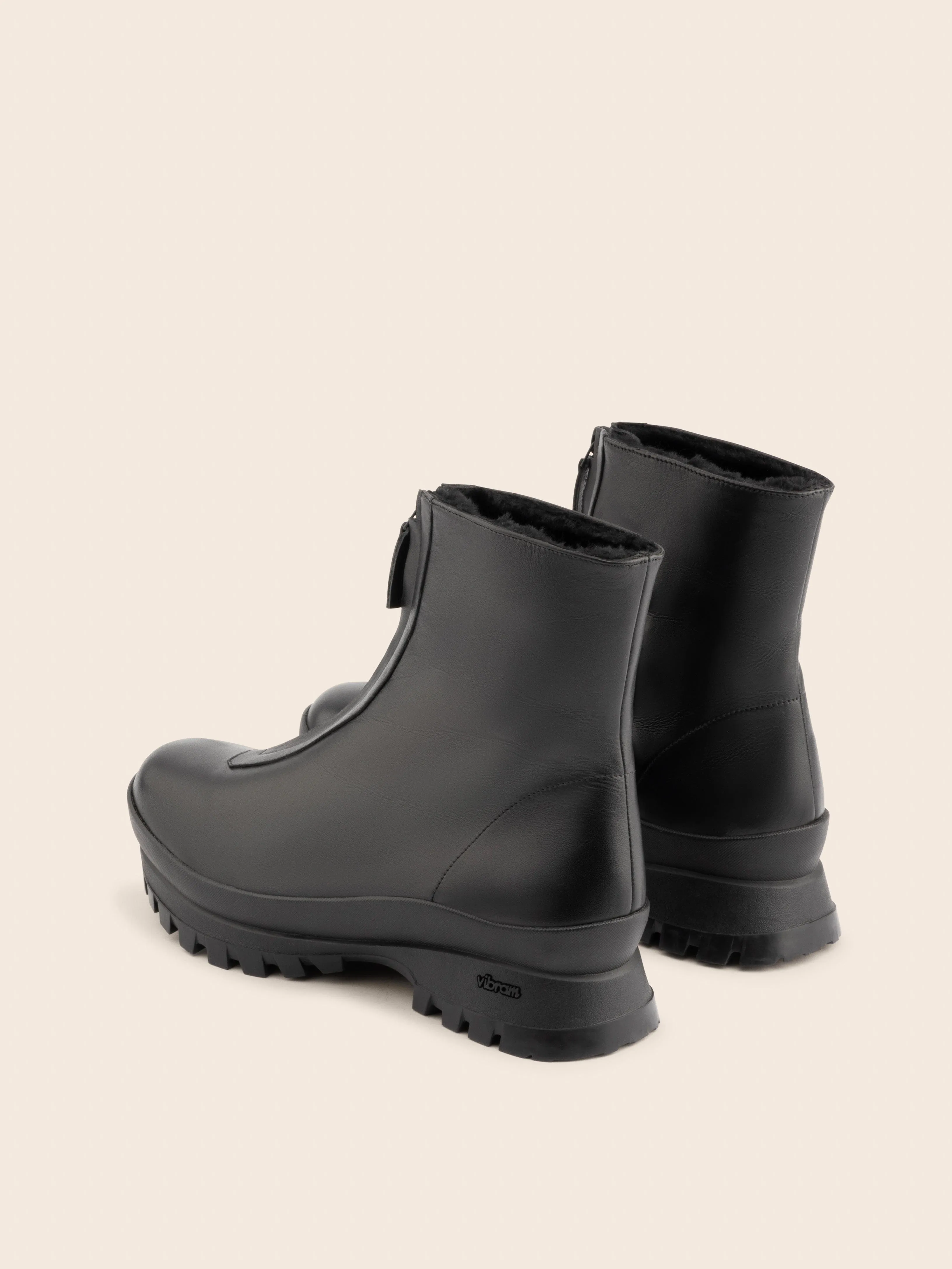 Wide Sole Estrella Black Lined Boot